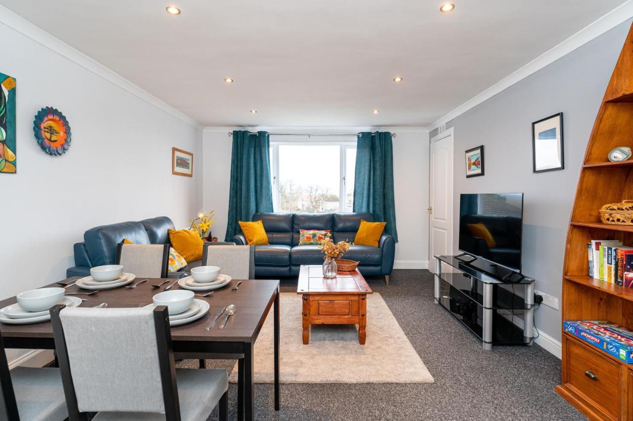 Lovely 3-Bedroom Flat With Free Parking Bridge of Allan Eksteriør billede