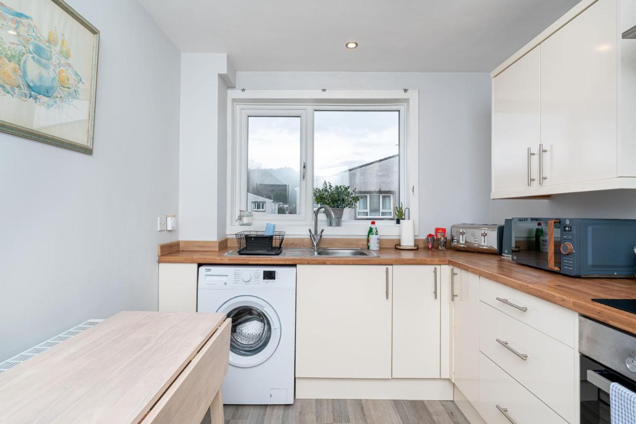Lovely 3-Bedroom Flat With Free Parking Bridge of Allan Eksteriør billede
