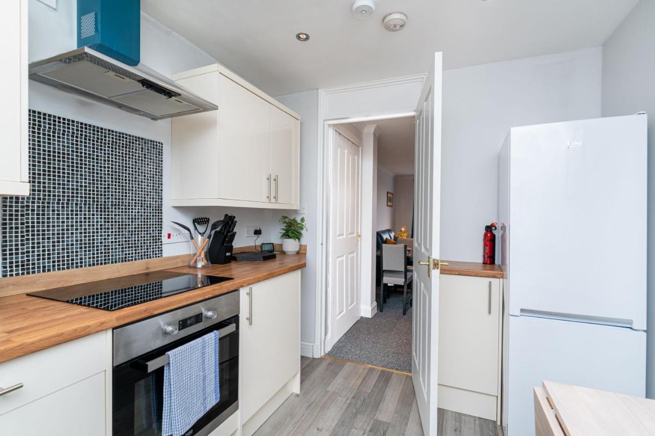 Lovely 3-Bedroom Flat With Free Parking Bridge of Allan Eksteriør billede