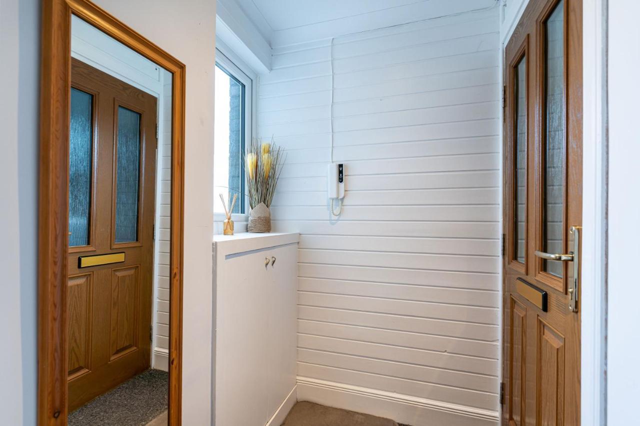 Lovely 3-Bedroom Flat With Free Parking Bridge of Allan Eksteriør billede