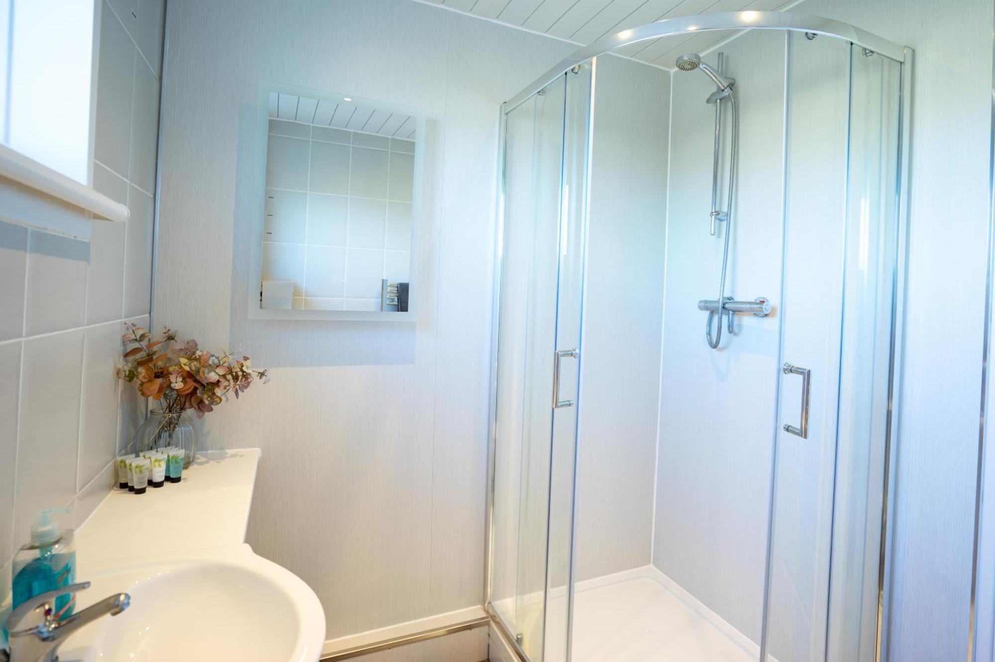 Lovely 3-Bedroom Flat With Free Parking Bridge of Allan Eksteriør billede